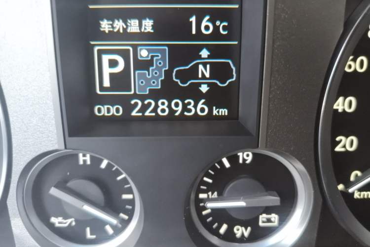 Used Lexus LX 2013 570 Odometer Close Up