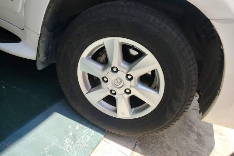 Used Lexus LX 2013 570 Right Front Wheel Hub
