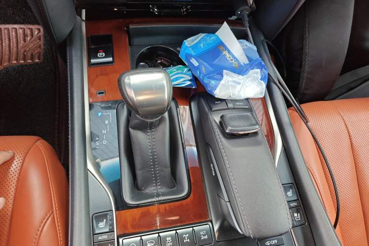 Used Lexus LX 2016 570 Prestige Luxury Edition Gear Lever