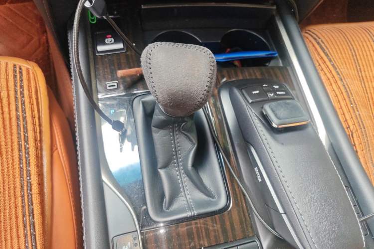 Used Lexus LX 2016 570 Prestige Luxury Edition Gear Lever