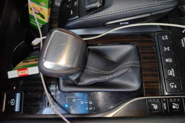 Used Lexus LX 2016 570 Prestige Luxury Edition Gear Lever