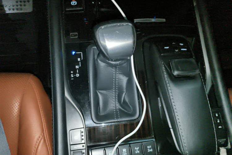 Used Lexus LX 2016 570 Prestige Luxury Edition Gear Lever