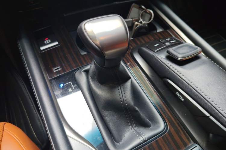 Used Lexus LX 2016 570 Prestige Luxury Edition Gear Lever