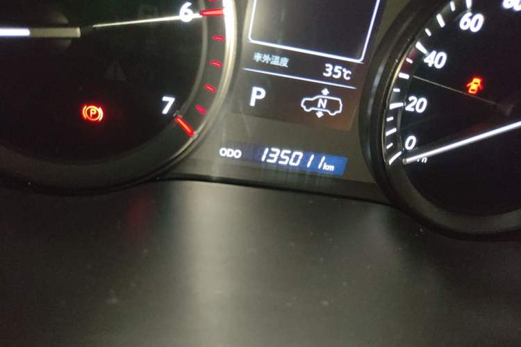 Used Lexus LX 2016 570 Prestige Luxury Edition Odometer Close Up