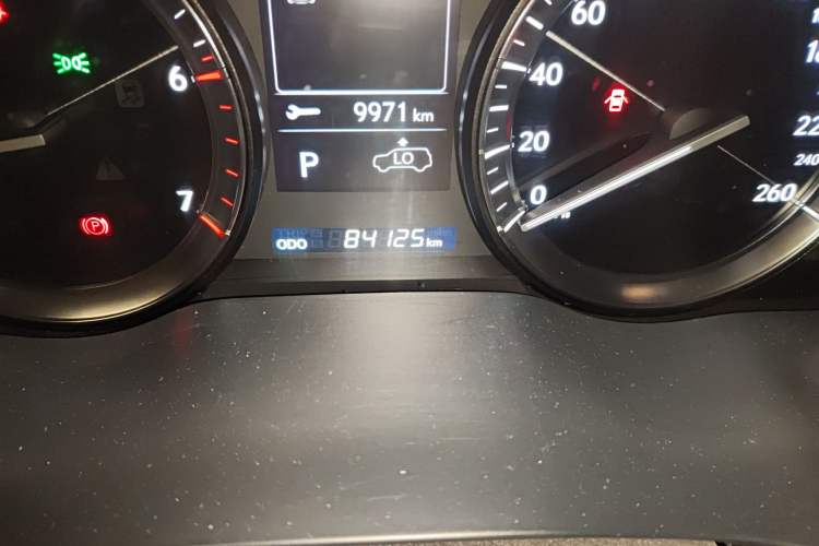 Used Lexus LX 2016 570 Prestige Luxury Edition Odometer Close Up