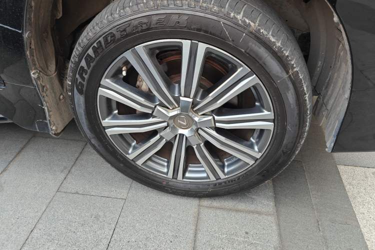 Used Lexus LX 2016 570 Prestige Luxury Edition Right Front Wheel Hub