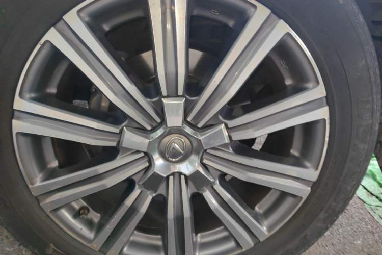 Used Lexus LX 2016 570 Prestige Luxury Edition Right Front Wheel Hub
