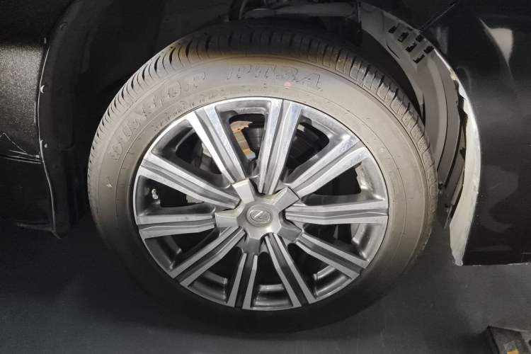 Used Lexus LX 2016 570 Prestige Luxury Edition Right Front Wheel Hub