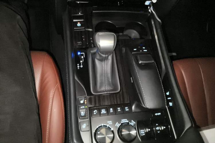 Used Lexus LX 2016 570 Dynamic Luxury Edition Gear Lever