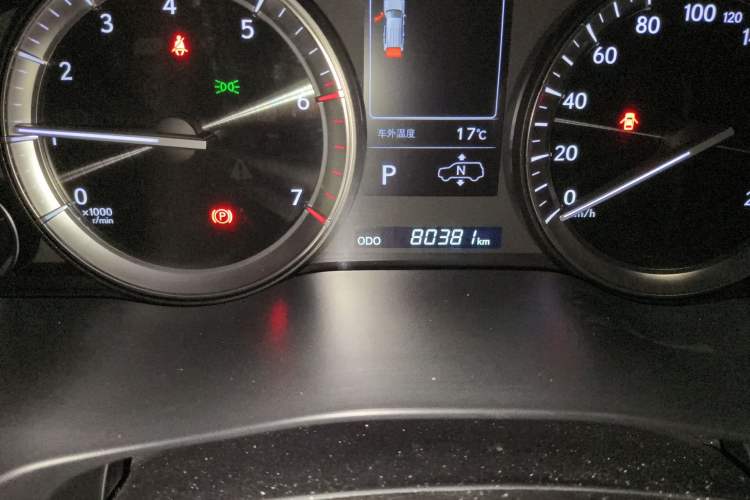 Used Lexus LX 2016 570 Dynamic Luxury Edition Odometer Close Up