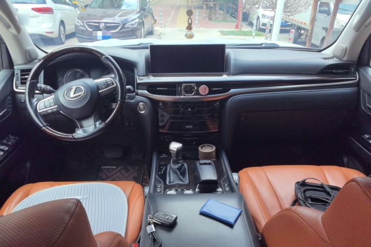 Used Lexus LX 2016 570 Dynamic Luxury Edition Center Console