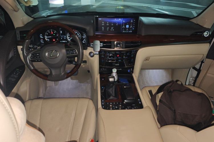Used Lexus LX 2016 570 Dynamic Luxury Edition Center Console