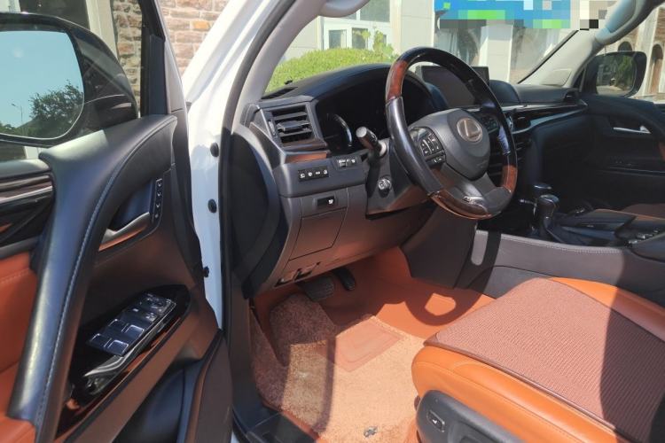 Used Lexus LX 2016 570 Dynamic Luxury Edition Driver Seat