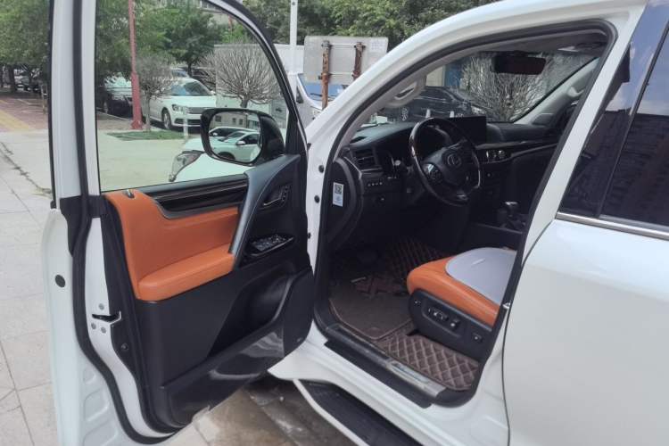 Used Lexus LX 2016 570 Dynamic Luxury Edition Driver Seat