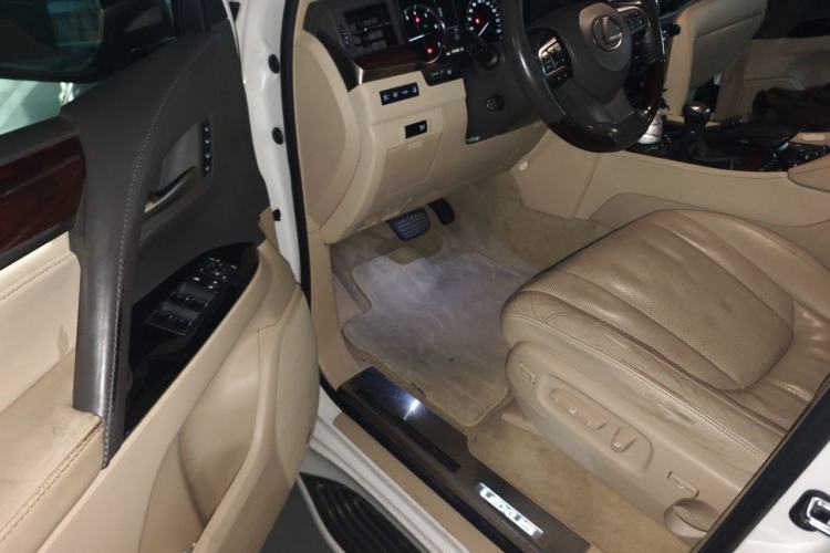 Used Lexus LX 2016 570 Dynamic Luxury Edition Driver Seat