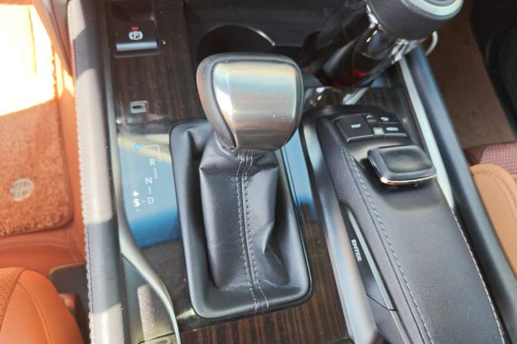 Used Lexus LX 2016 570 Dynamic Luxury Edition Gear Lever