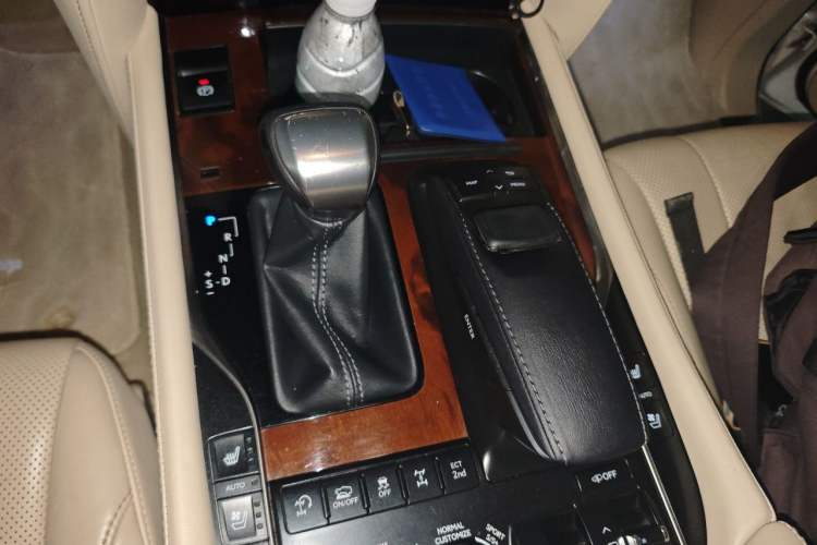 Used Lexus LX 2016 570 Dynamic Luxury Edition Gear Lever