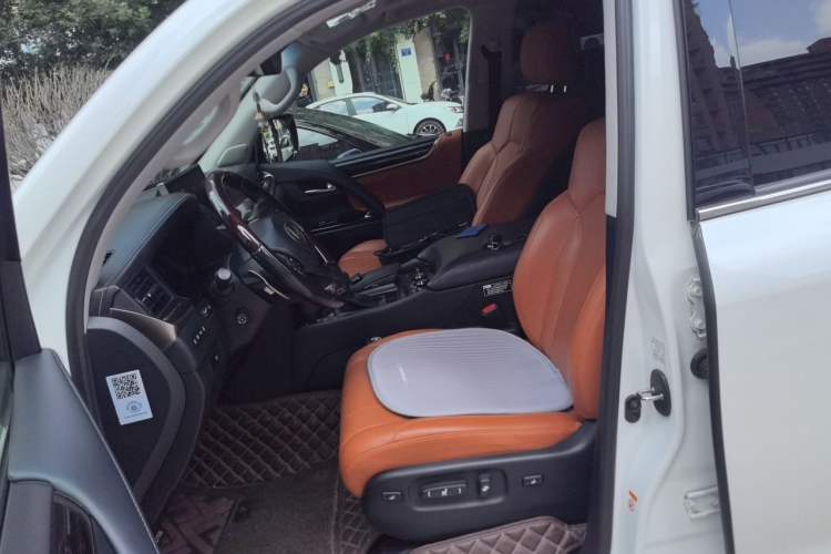 Used Lexus LX 2016 570 Dynamic Luxury Edition Left Front Seat