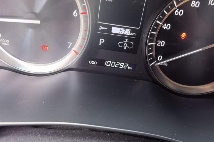 Used Lexus LX 2016 570 Dynamic Luxury Edition Odometer Close Up
