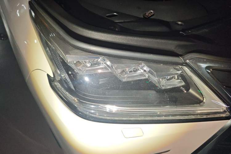 Used Lexus LX 2016 570 Dynamic Luxury Edition Right Front Headlight