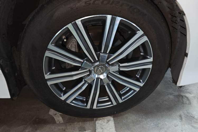 Used Lexus LX 2016 570 Prestige Luxury Edition Right Front Wheel Hub