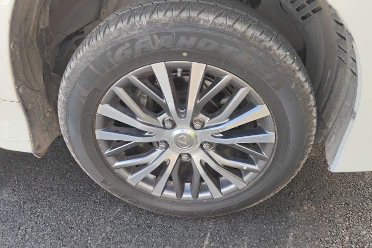 Used Lexus LX 2016 570 Dynamic Luxury Edition Right Front Wheel Hub