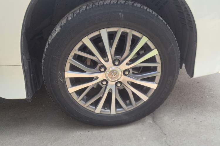 Used Lexus LX 2016 570 Dynamic Luxury Edition Right Front Wheel Hub