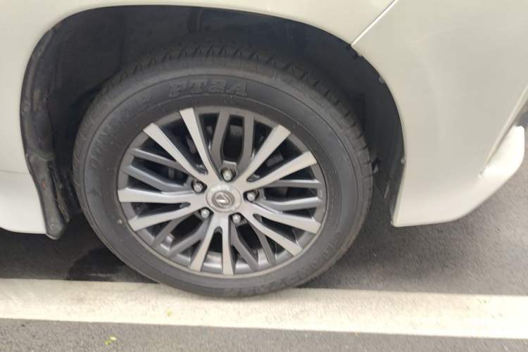 Used Lexus LX 2016 570 Dynamic Luxury Edition Right Front Wheel Hub