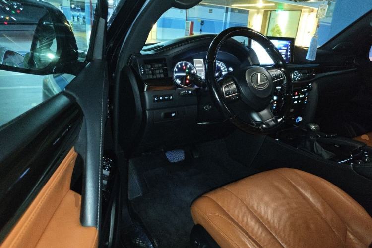Used Lexus LX 2017 570 Dynamic Luxury Edition Driver Seat