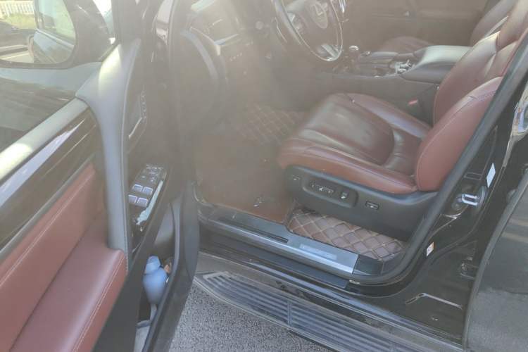 Used Lexus LX 2017 570 Dynamic Luxury Edition Driver Seat