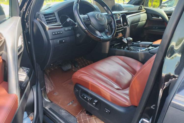 Used Lexus LX 2017 570 Dynamic Luxury Edition Driver Seat