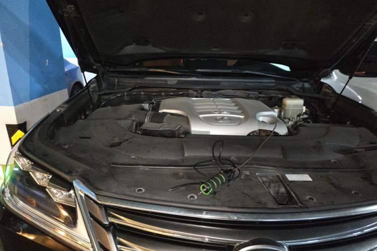 Used Lexus LX 2017 570 Dynamic Luxury Edition Engine Bay Right