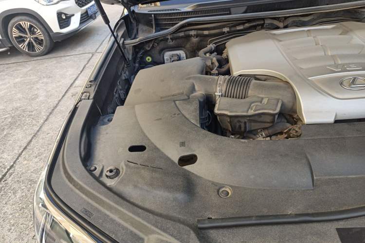 Used Lexus LX 2017 570 Prestige Luxury Edition Engine Bay Right