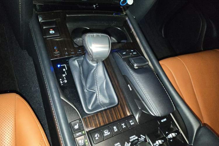 Used Lexus LX 2017 570 Dynamic Luxury Edition Gear Lever