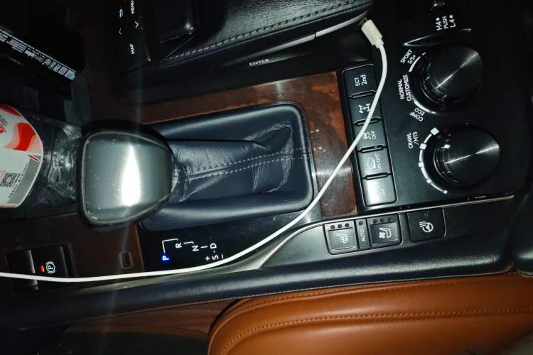 Used Lexus LX 2017 570 Dynamic Luxury Edition Gear Lever