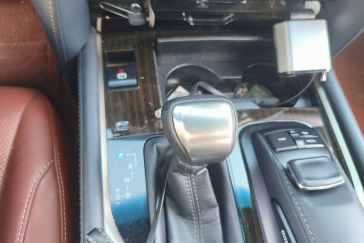 Used Lexus LX 2017 570 Dynamic Luxury Edition Gear Lever
