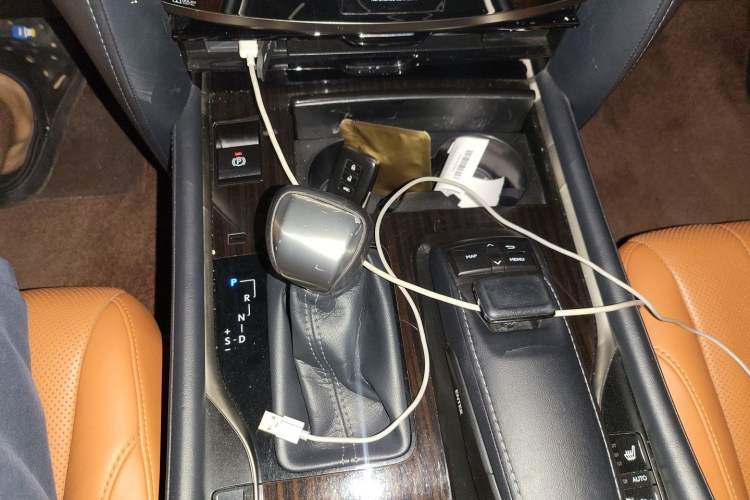 Used Lexus LX 2017 570 Prestige Luxury Edition Gear Lever