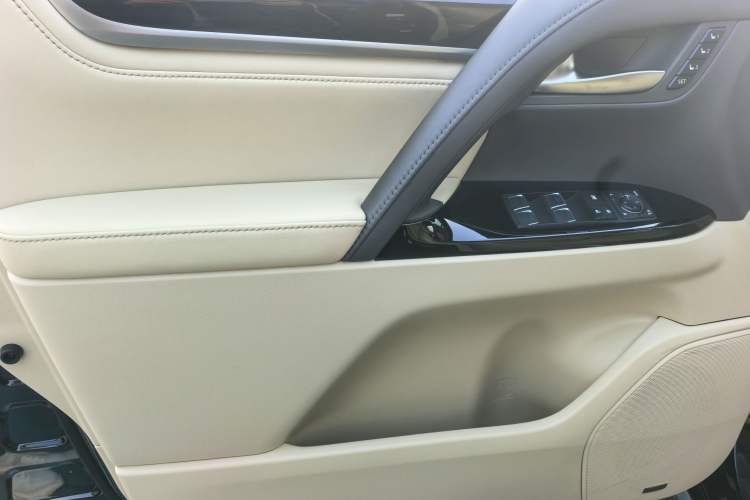 Used Lexus LX 2017 570 Dynamic Luxury Edition Interior 12