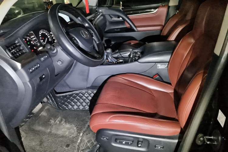 Used Lexus LX 2017 570 Dynamic Luxury Edition Left Front Seat
