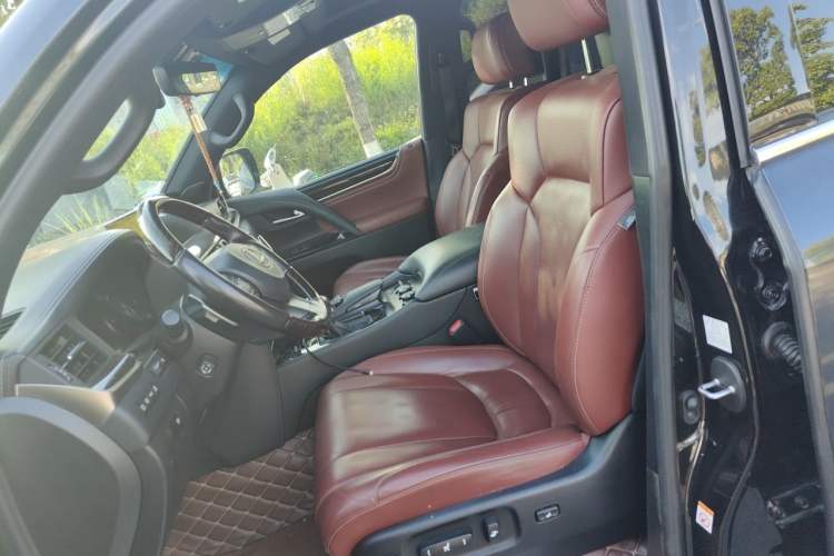 Used Lexus LX 2017 570 Dynamic Luxury Edition Left Front Seat