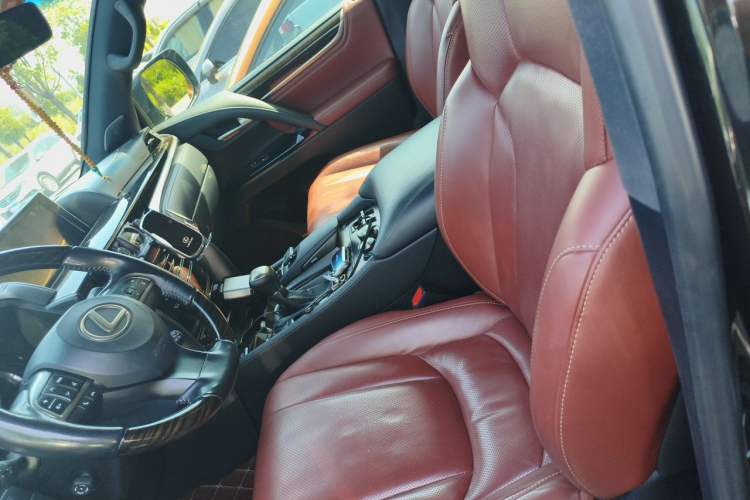 Used Lexus LX 2017 570 Dynamic Luxury Edition Left Front Seat