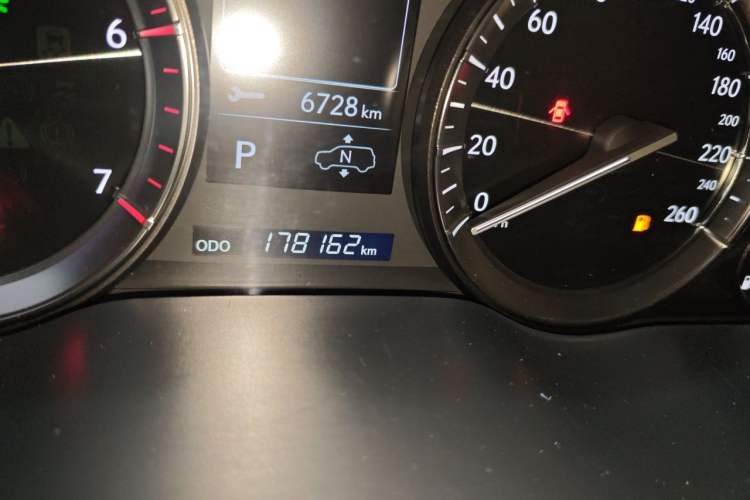 Used Lexus LX 2017 570 Prestige Luxury Edition Odometer Close Up