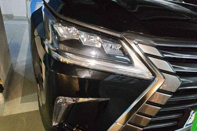 Used Lexus LX 2017 570 Dynamic Luxury Edition Right Front Headlight