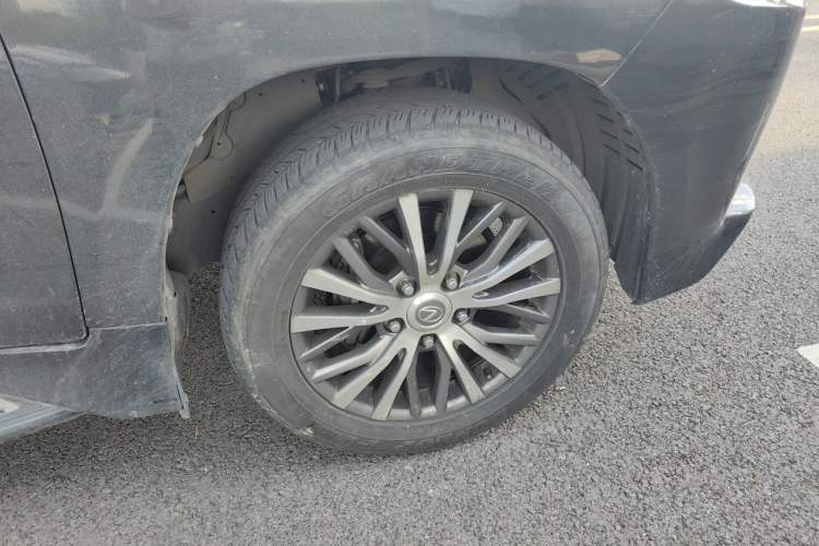 Used Lexus LX 2017 570 Dynamic Luxury Edition Right Front Wheel Hub