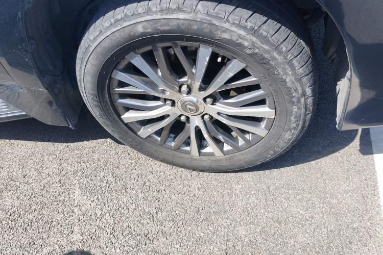 Used Lexus LX 2017 570 Dynamic Luxury Edition Right Front Wheel Hub