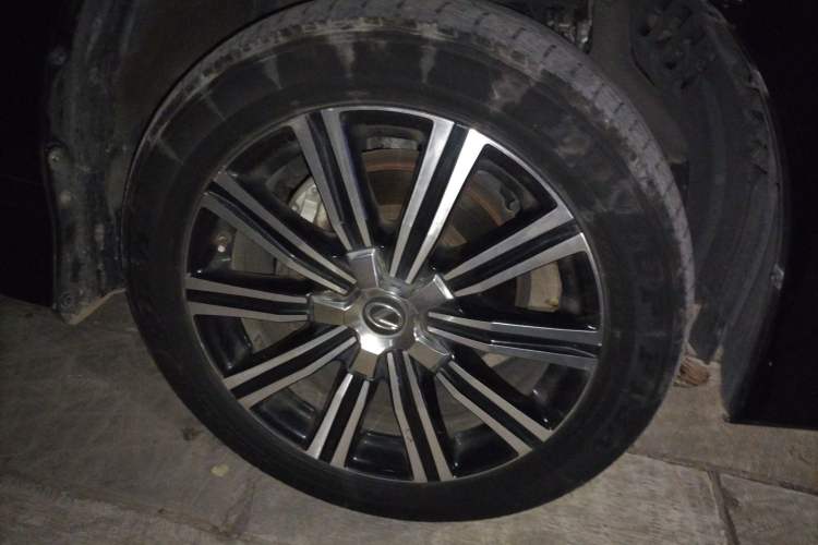Used Lexus LX 2017 570 Prestige Luxury Edition Right Front Wheel Hub