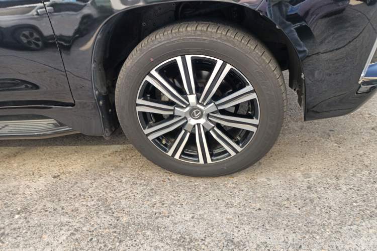 Used Lexus LX 2017 570 Prestige Luxury Edition Right Front Wheel Hub