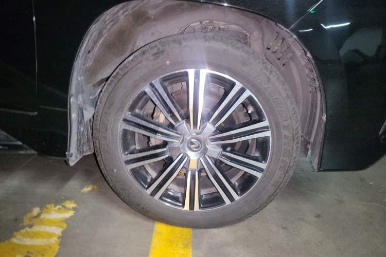 Used Lexus LX 2017 570 Prestige Luxury Edition Right Front Wheel Hub
