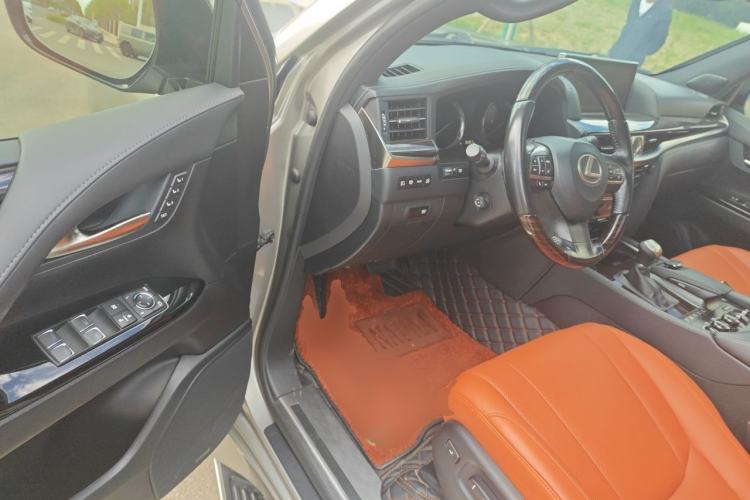 Used Lexus LX 2017 570 Dynamic Luxury Edition Driver Seat