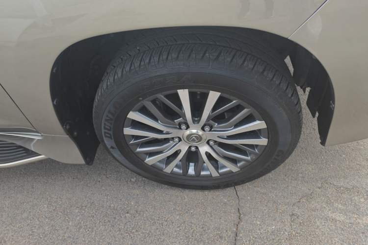 Used Lexus LX 2017 570 Dynamic Luxury Edition Right Front Wheel Hub
